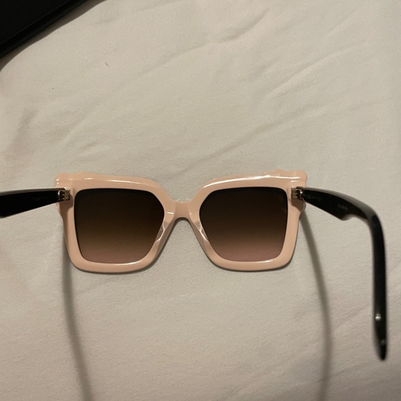 Fendi Sunglasses - Picture 3 of 7